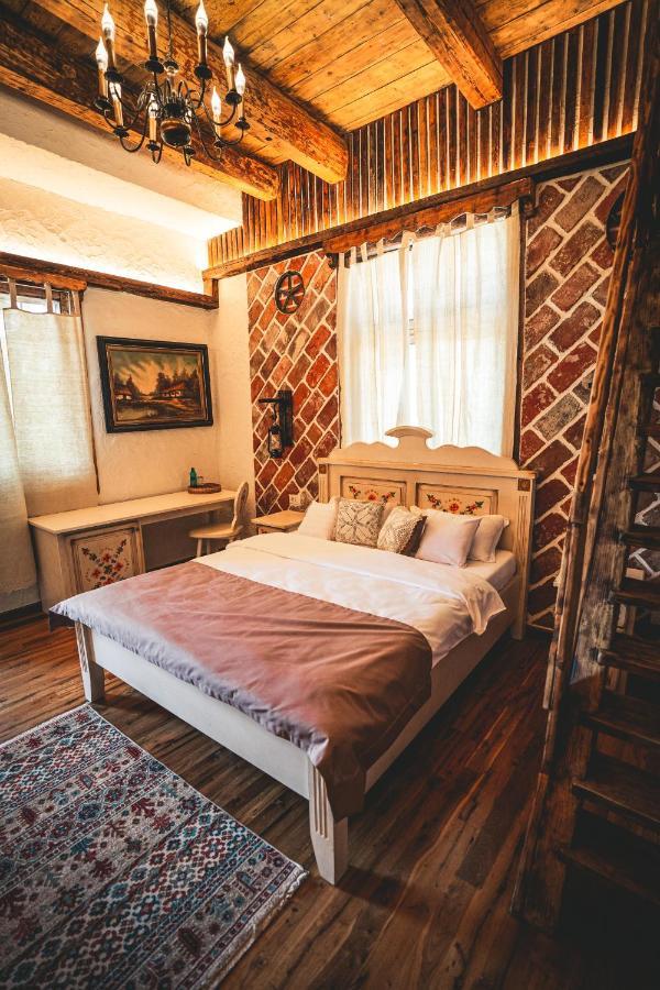 Hotel Conacul Sfantul Sava Brancovici Ineu  Exterior foto